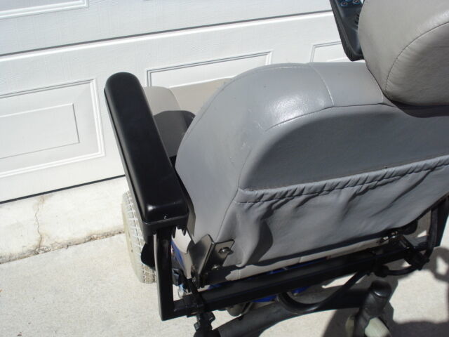 Pride Mobility Jazzy Armrest Pad, 1 OEM Black Vinyl, Full Length 14"Long - Image 2